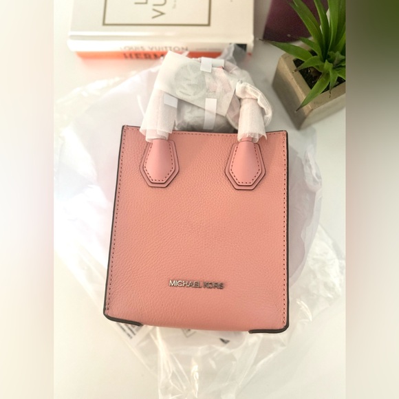 Michael Kors Bag NEW Mercer Extra-Small Pebbled Leather Crossbody Bag - Picture 4 of 4
